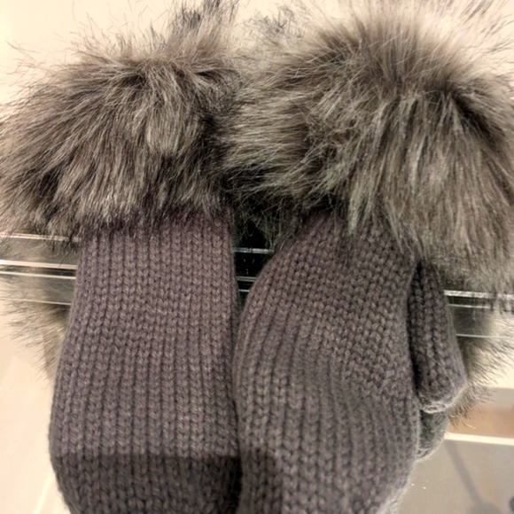 Indigo Fur Mittens - Picture 1 of 4